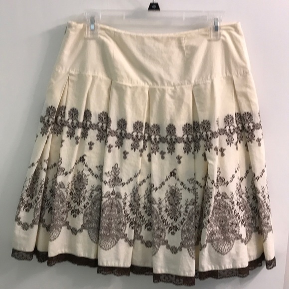 Cream and brown pleated skirt - Picture 3 of 3